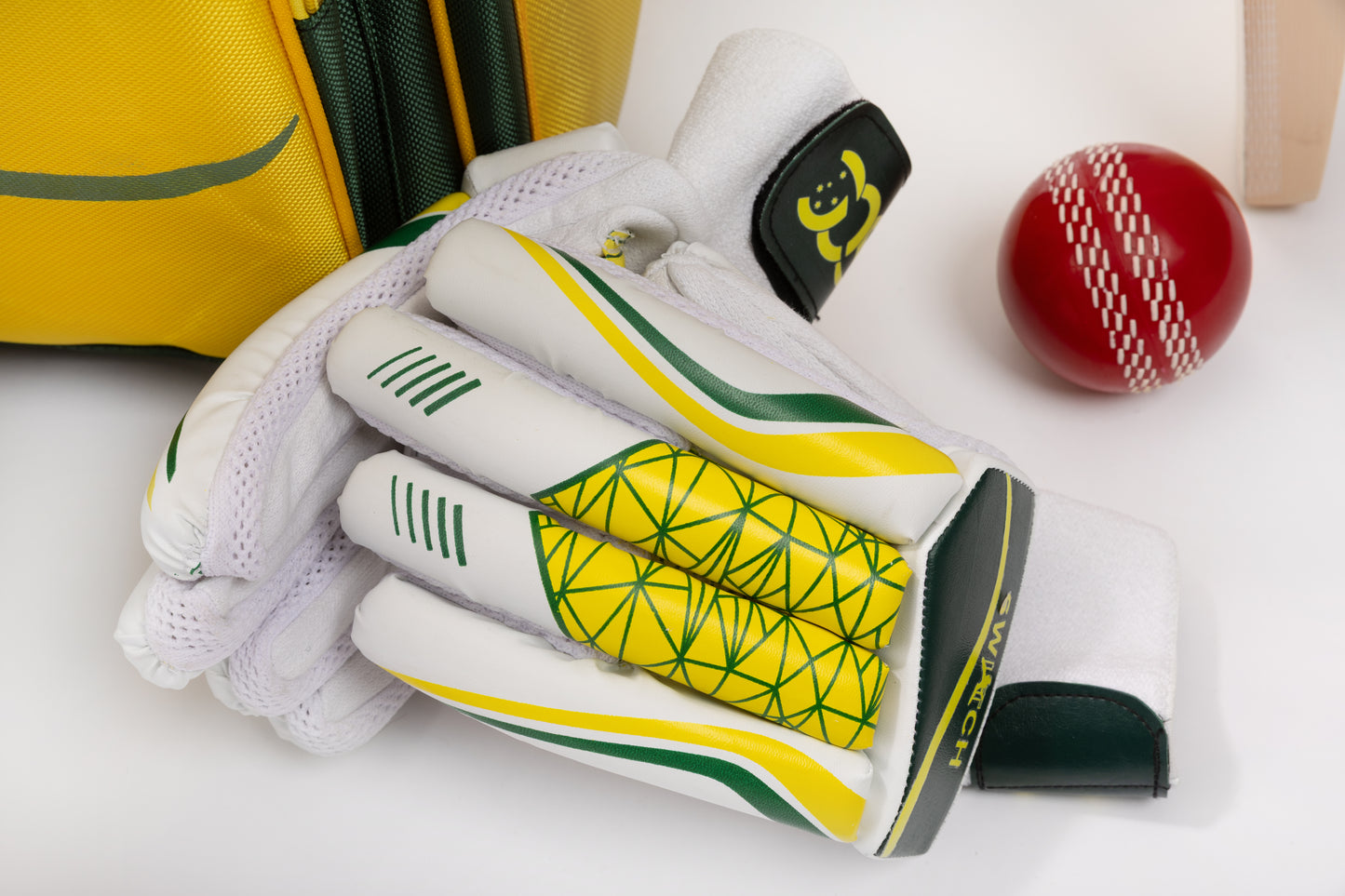 SWITCH Youth Cricket Kit